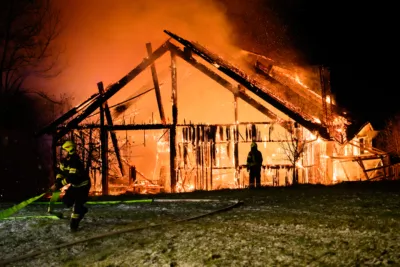 Bauernhofbrand - Über 29 Stiere fielen Feuer zum Opfer FOKE-2023112906514324-014.jpg