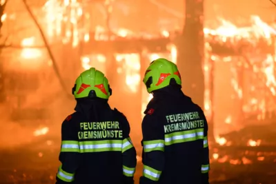 Bauernhofbrand - Über 29 Stiere fielen Feuer zum Opfer FOKE-2023112907134380-059.jpg