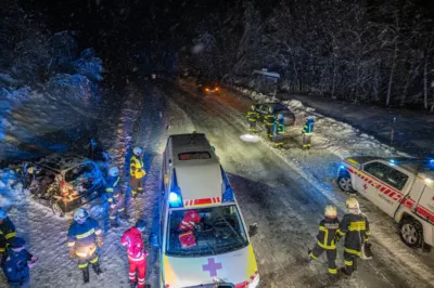 Schwerer Verkehrsunfall in Gschwandt fordert drei Verletzte DSC-9720.jpg