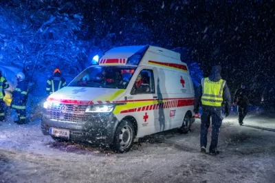 Schwerer Verkehrsunfall in Gschwandt fordert drei Verletzte DSC-9727.jpg