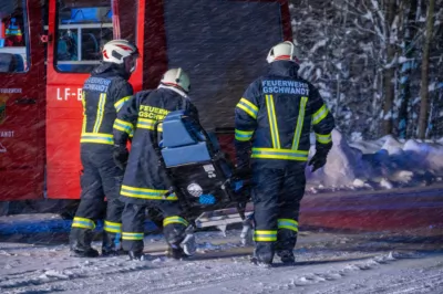 Schwerer Verkehrsunfall in Gschwandt fordert drei Verletzte DSC-9765.jpg