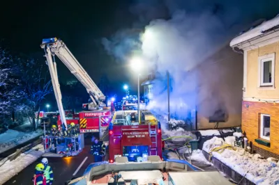 13 Feuerwehren bei Großbrand in Lenzing im Einsatz DSC-9165-Verbessert-RR-2.jpg