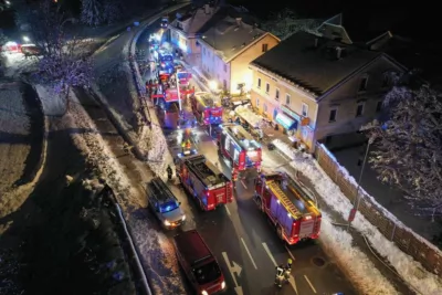13 Feuerwehren bei Großbrand in Lenzing im Einsatz IMG-6785.jpg