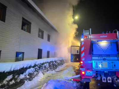 13 Feuerwehren bei Großbrand in Lenzing im Einsatz IMG-6788.jpg