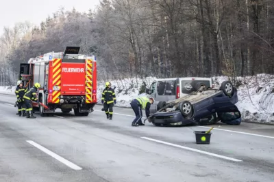 Spektakulärer Unfall ohne Verletzte auf West Autobahn A1 bei Kilometer 192 BAYER-AB2-3948.jpg