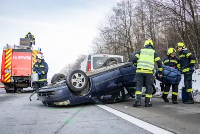 Spektakulärer Unfall ohne Verletzte auf West Autobahn A1 bei Kilometer 192 BAYER-AB2-3962.jpg