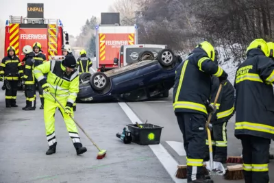 Spektakulärer Unfall ohne Verletzte auf West Autobahn A1 bei Kilometer 192 BAYER-AB2-4020.jpg