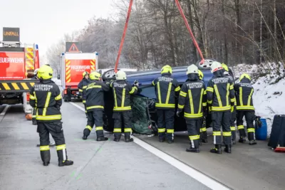 Spektakulärer Unfall ohne Verletzte auf West Autobahn A1 bei Kilometer 192 BAYER-AB2-4046.jpg
