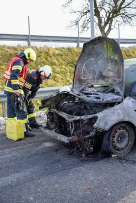 Fahrzeugbrand auf der S10 bei Kefermarkt fordert Einsatz von fünf Feuerwehren foke-89481.jpg