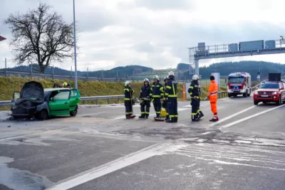 Fahrzeugbrand auf der S10 bei Kefermarkt fordert Einsatz von fünf Feuerwehren foke-89501.jpg