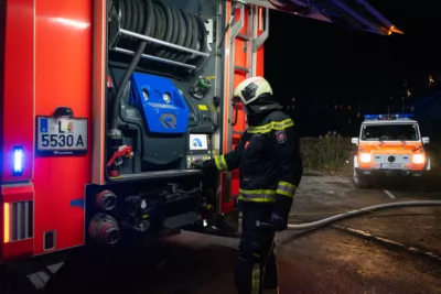 Brennende Weinachtsdeko sorgt für Feuerwehreinsatz DSC03828.jpg