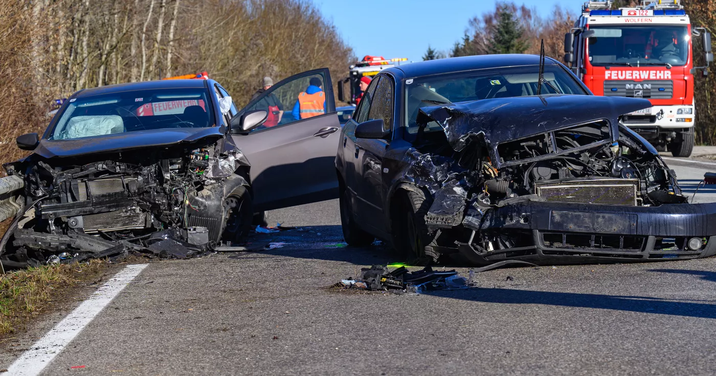 Titelbild: Verkehrsunfall in Steyr forderte drei Verletzte