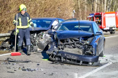 Verkehrsunfall in Steyr forderte drei Verletzte FOKE-2023121812355522-037.jpg