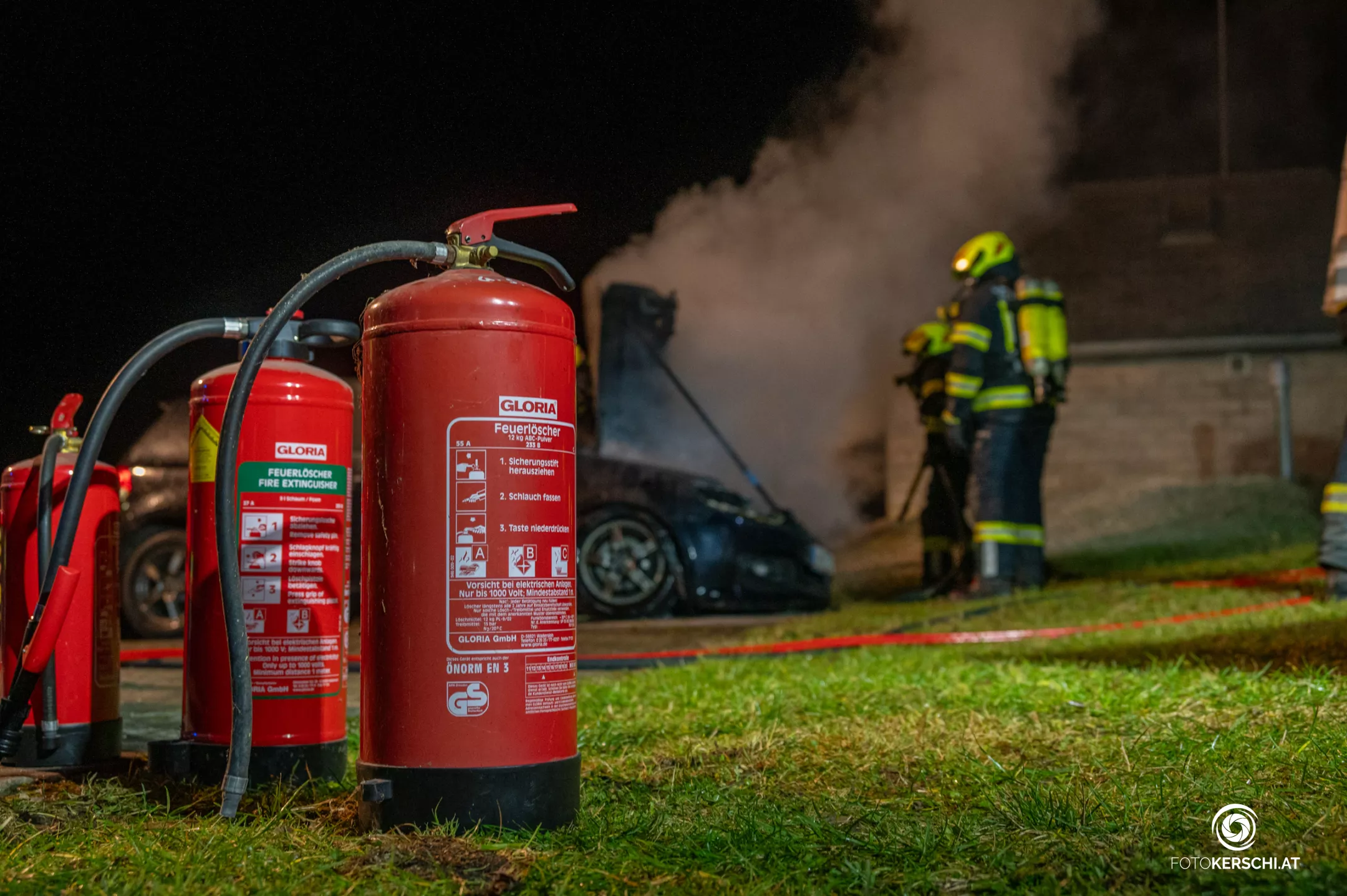 Feuerwehrmann entdeckt Fahrzeugbrand - Feuerwehr Schlierbach im Einsatz