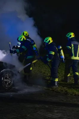 Feuerwehrmann entdeckt Fahrzeugbrand - Feuerwehr Schlierbach im Einsatz DSC-1395.jpg