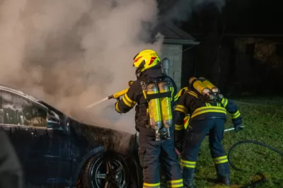 Feuerwehrmann entdeckt Fahrzeugbrand - Feuerwehr Schlierbach im Einsatz DSC-1407.jpg