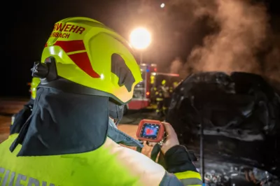 Feuerwehrmann entdeckt Fahrzeugbrand - Feuerwehr Schlierbach im Einsatz DSC-1498.jpg