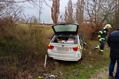 Verkehrsunfall in Kronstorf nahe Golfplatz TEAM-20231220095455-001.jpg