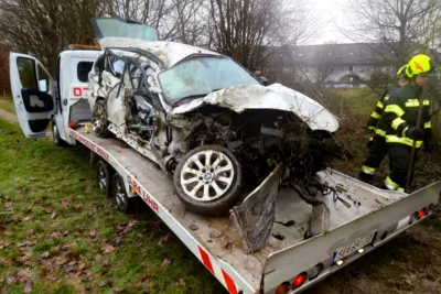 Verkehrsunfall in Kronstorf nahe Golfplatz TEAM-20231220095455-004.jpg