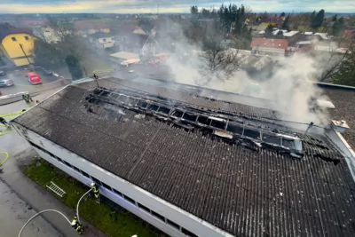 Großbrand in einem Gewerbebetrieb in Hörsching FOKE-2023122015169911-001.jpg