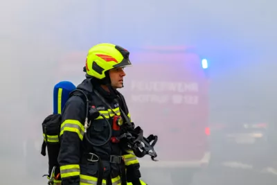 Großbrand in einem Gewerbebetrieb in Hörsching TEAM-2023122015485647-026.jpg