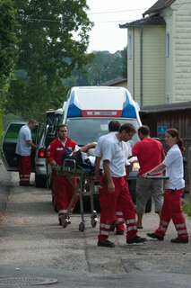 Unfall beim Hausbau - Feuerwehr musste verletzten Arbeiter abseilen. arbeitsunfall_05.jpg