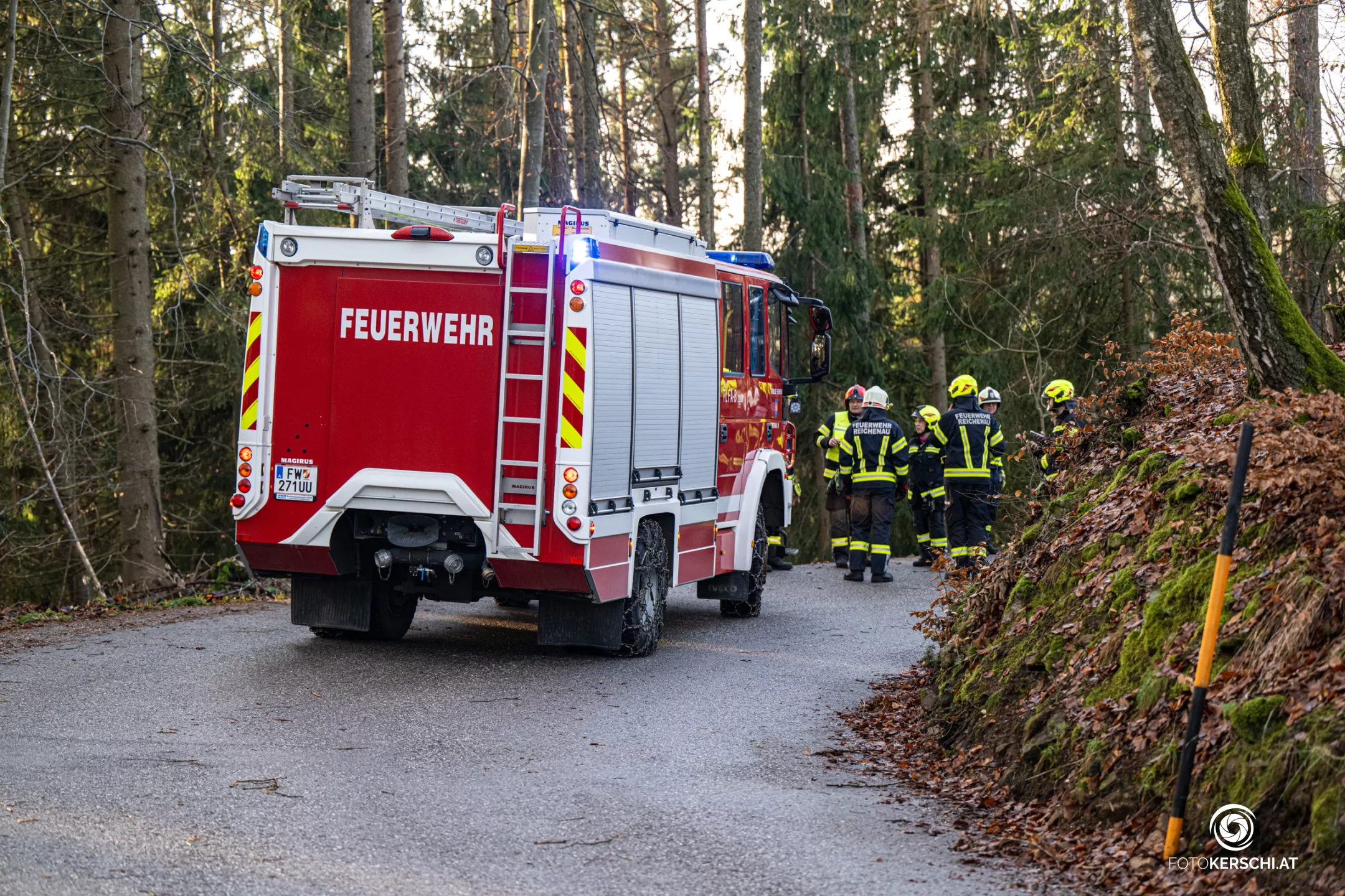 Feuerwehr Reichenau im Mühlkreis rückt zu Fahrzeugbergung aus.