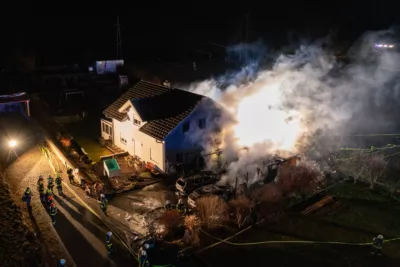 Großbrand in Niederthalheim fordert elf Feuerwehren am Neujahrstag DJI-0583.jpg