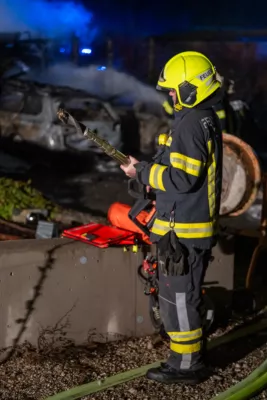 Großbrand in Niederthalheim fordert elf Feuerwehren am Neujahrstag DSC-8880.jpg