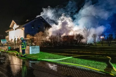 Großbrand in Niederthalheim fordert elf Feuerwehren am Neujahrstag DSC-9297.jpg