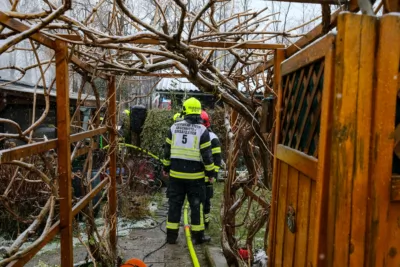 Feuerwehr Steyr im Einsatz: Brand in Gartensiedlung 13.jpg