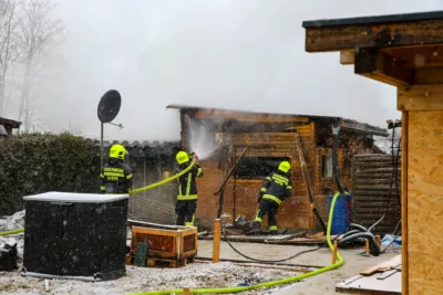 Feuerwehr Steyr im Einsatz: Brand in Gartensiedlung 27.jpg