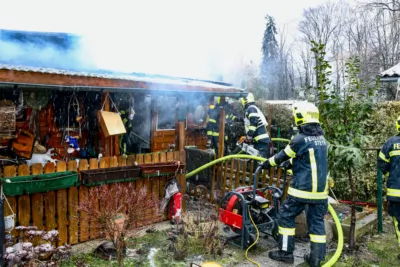 Feuerwehr Steyr im Einsatz: Brand in Gartensiedlung 29.jpg