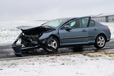 Verkehrsunfall bei winterlichen Fahrbahrverhältnissen 19.jpg