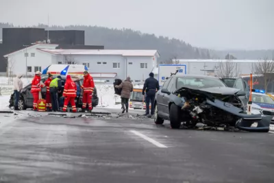 Verkehrsunfall bei winterlichen Fahrbahrverhältnissen 6.jpg
