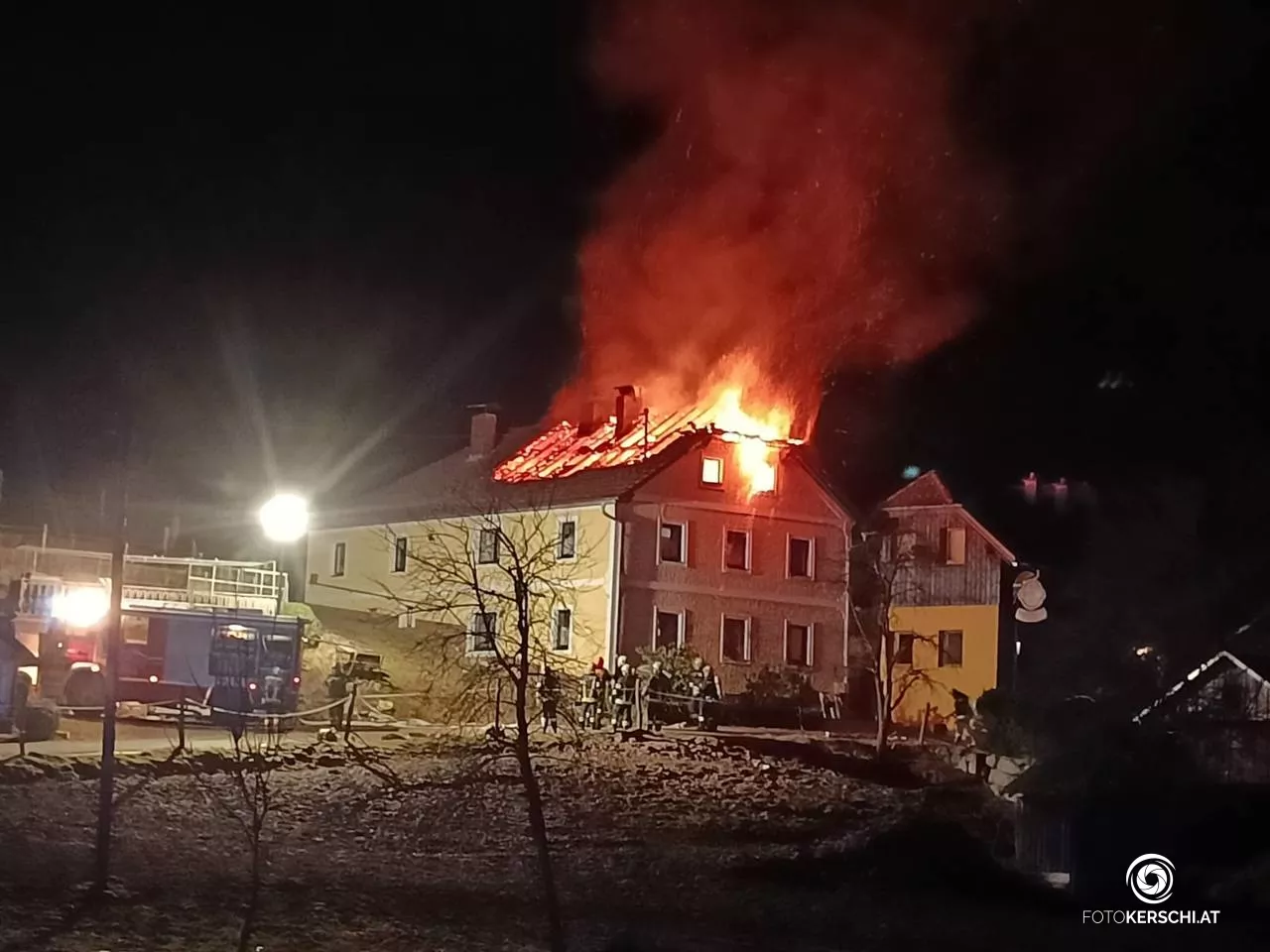 Dachstuhlbrand im Bezirk Freistadt fordert Großeinsatz