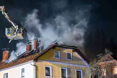 Dachstuhlbrand im Bezirk Freistadt fordert Großeinsatz BRANDSTAETTER-20240125-38.jpg