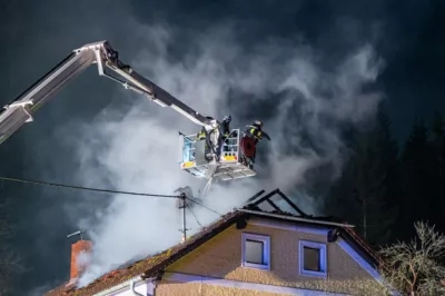 Dachstuhlbrand im Bezirk Freistadt fordert Großeinsatz BRANDSTAETTER-20240125-49.jpg