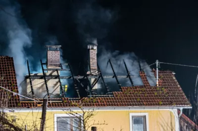 Dachstuhlbrand im Bezirk Freistadt fordert Großeinsatz BRANDSTAETTER-20240125-84.jpg