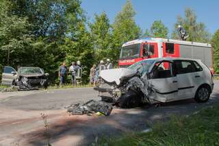Schwerer Verkehrsunfall mit drei Autos im Haselgraben - Mehrere Verletzte verkehrsunfall-haselgraben_07.jpg