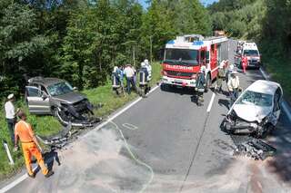 Schwerer Verkehrsunfall mit drei Autos im Haselgraben - Mehrere Verletzte verkehrsunfall-haselgraben_09.jpg