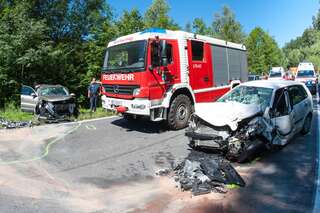 Schwerer Verkehrsunfall mit drei Autos im Haselgraben - Mehrere Verletzte verkehrsunfall-haselgraben_14.jpg