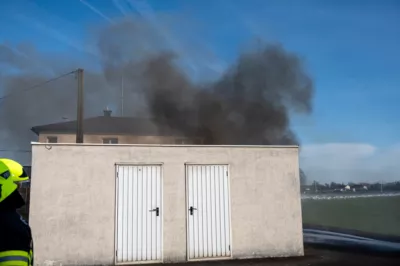 Garagenbrand in Mauthausen - Zwei Feuerwehren im Löscheinsatz BRANDSTAETTER-20240205-26.jpg