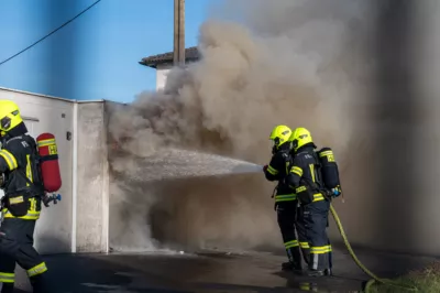 Garagenbrand in Mauthausen - Zwei Feuerwehren im Löscheinsatz BRANDSTAETTER-20240205-35.jpg