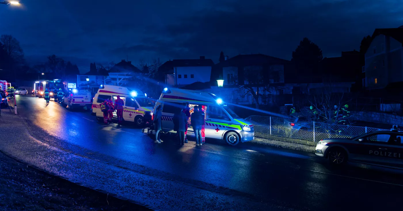 Titelbild: Schwerer Verkehrsunfall im Zentrum von Gramastetten
