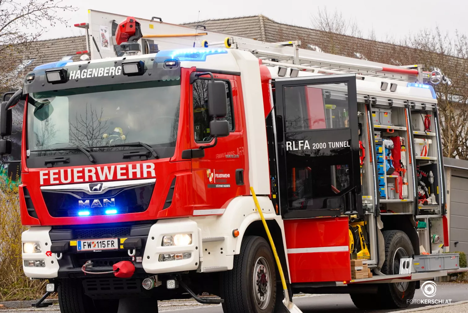 Verkehrsunfall in Hagenberg im Mühlkreis führt zu Einsatz der Feuerwehr