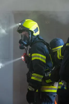 Zimmerbrand im 3. Obergeschoss eines Beherbergungsbetriebes - Pflichtbereichsübung in Klaus fordert Einsatzkräfte DSC-5385.jpg