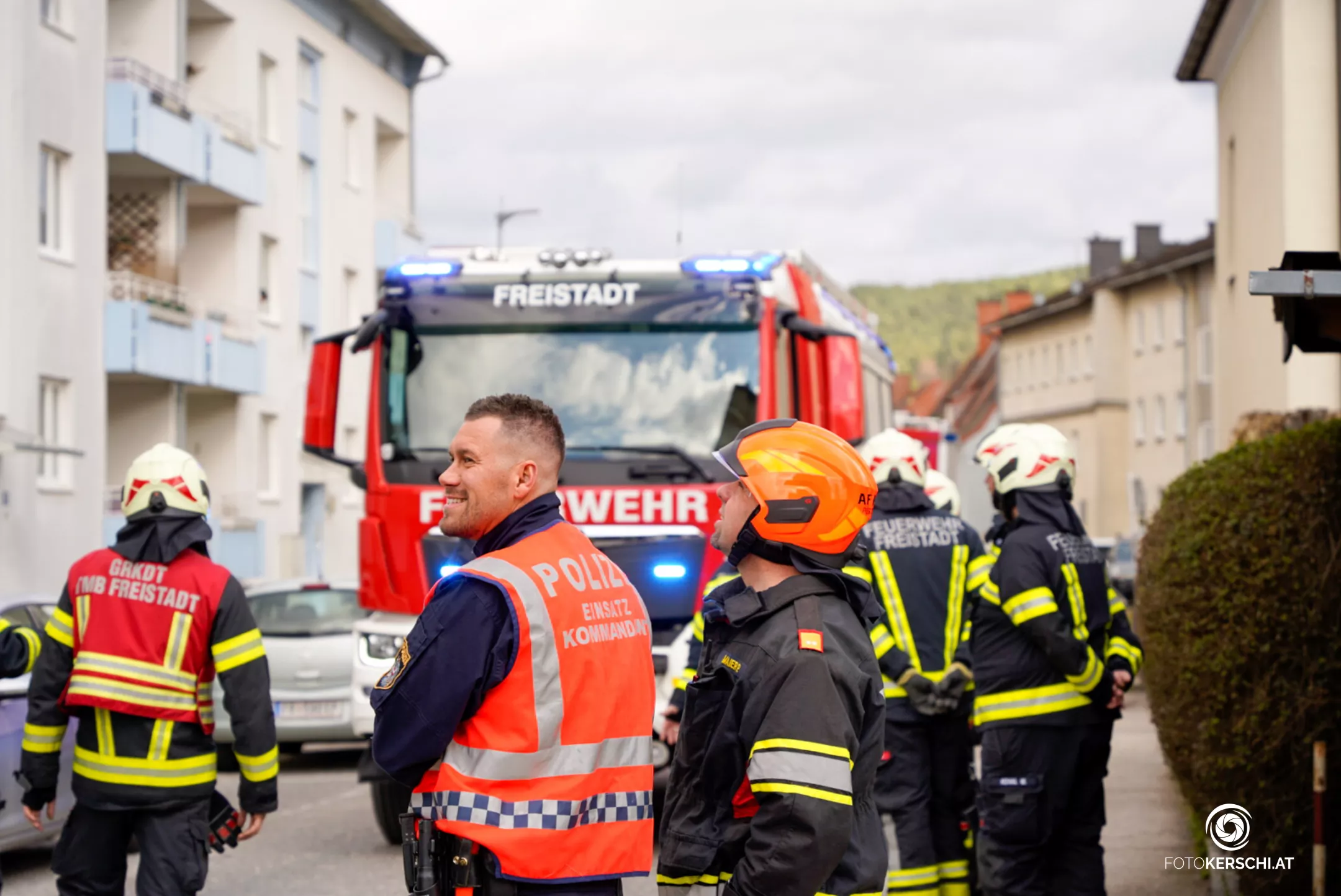 Brand auf Balkon in Freistadt Polizisten löschten
