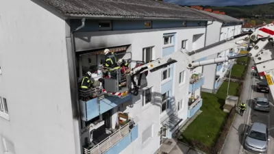 Brand auf Balkon in Freistadt Polizisten löschten PANC-19700101020096564-004.jpg