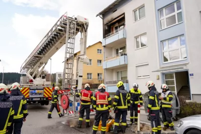Brand auf Balkon in Freistadt Polizisten löschten PANC-20240324010096537-012.jpg